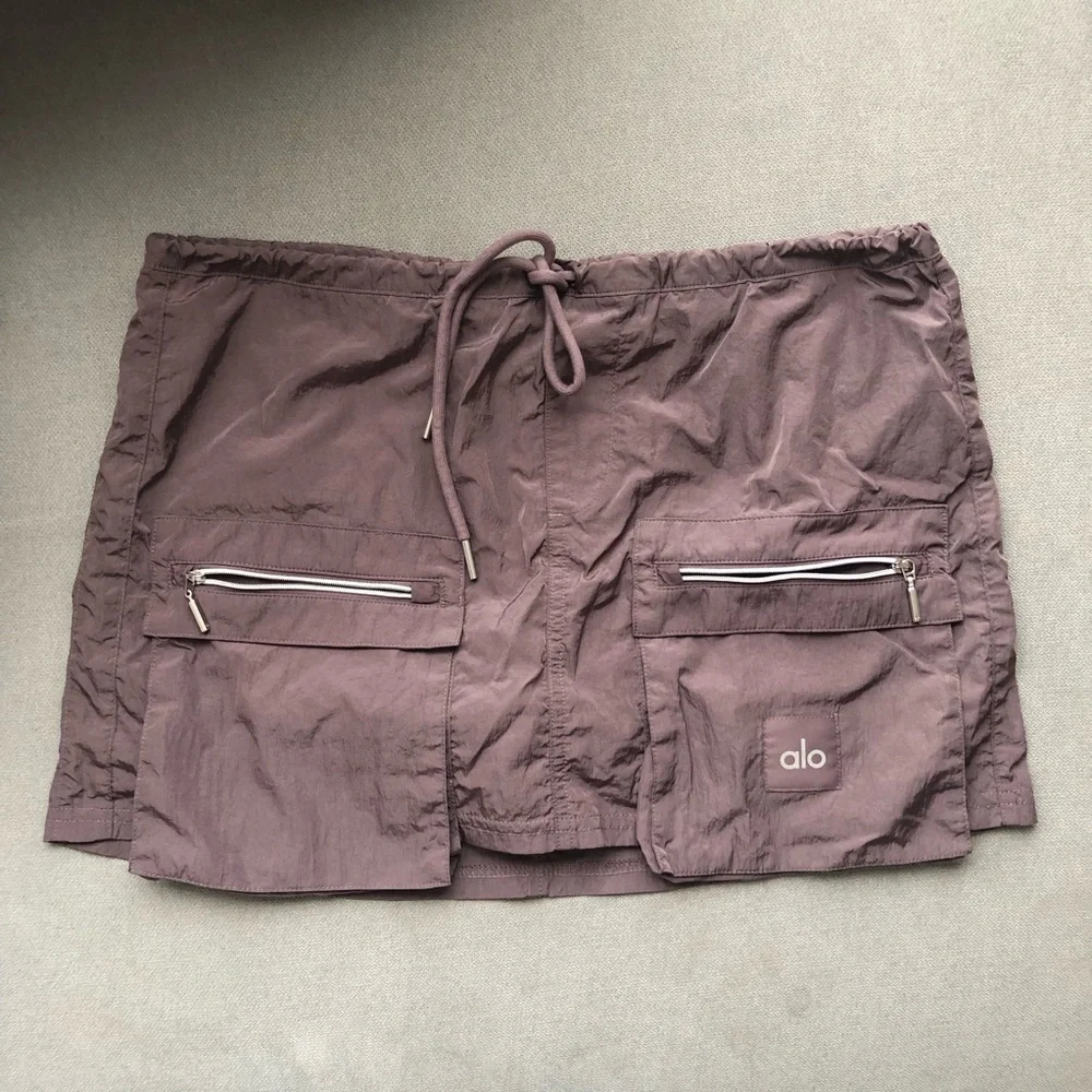 Alo Yoga Crinkle Surplus Mini Skirt Raisinette XS